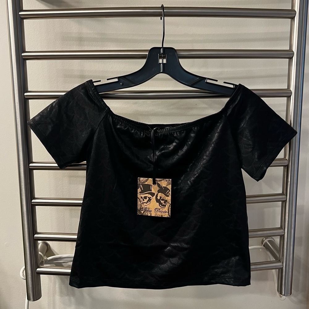 3/$30 NWT Mermaid Scale Black Crop Top…Size Medium